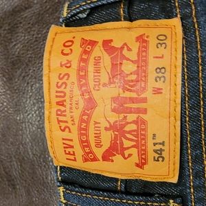 Levi's 541 Men's jeans 38x30 legs are approx 7 1/2" wide; dark wash;